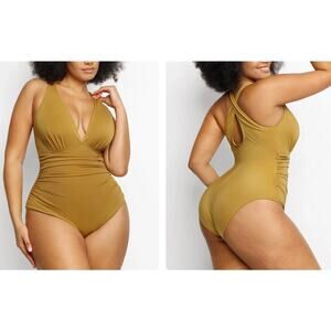 Shapellx Smart Sculpt™ Plunge Cutout‎ Swimsuit Women’s S One Piece sculpting